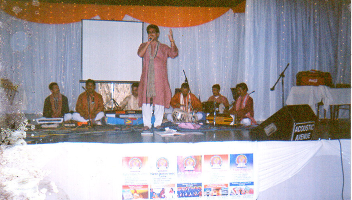 Rakesh Upadhyay Bhojpuri Lokgayak, Rakesh Upadhyay Bhojpuri Singer in Gorakhpur, Bhojpuri Lokgayak, Gorakhpur Bhojpuri Lokgayak, Rakesh Upadhyay Bhojpuri Geet, Gorakhpur Mahotsav Singer 